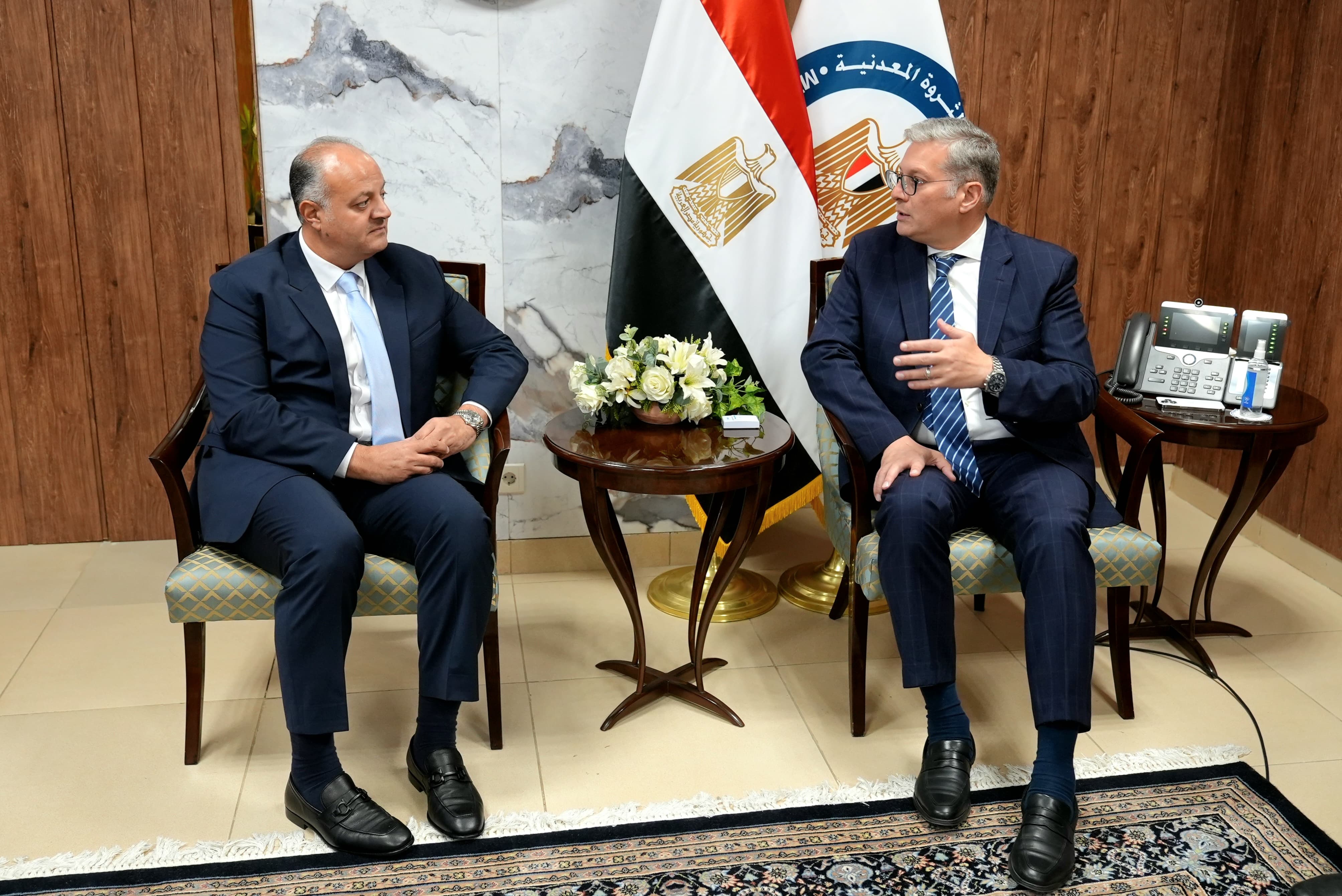 وزير البترول يبحث خطط شركة بى بى بمناطق امتيازها بمصر 